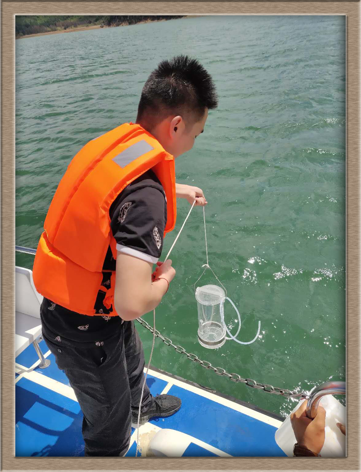 三等獎(jiǎng)14拍攝地點(diǎn)：滇池，內(nèi)容：勞動(dòng)者光彩（楊慧勤）700.jpg